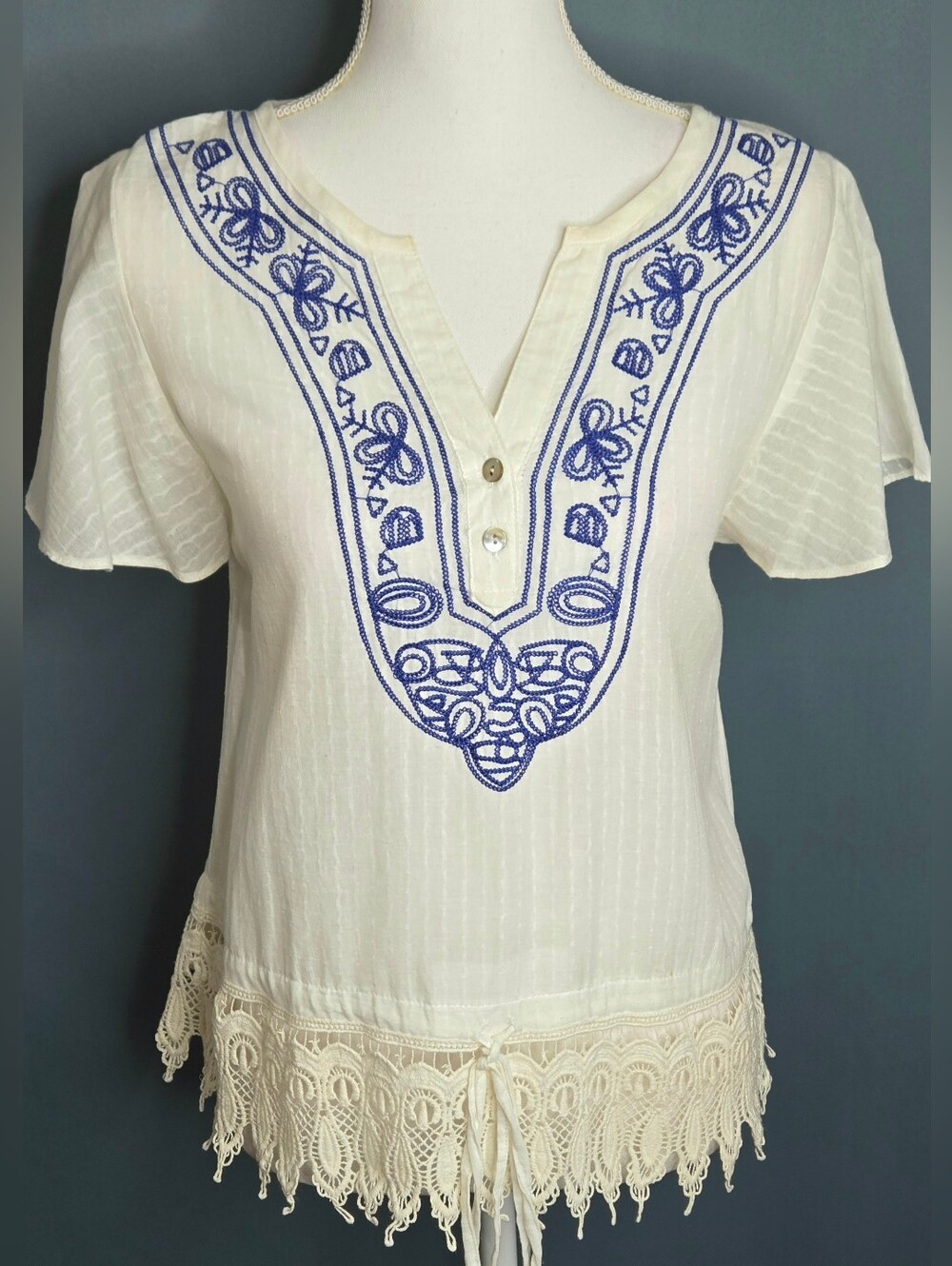Ellison Ivory Blue Embroidered Crochet Lace Hem Boho Peasant Blouse NWOT M